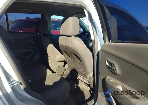 2018 Chevrolet Trax Ls z USA, uszkodzony, nr VIN KL7CJKSB8JB580427